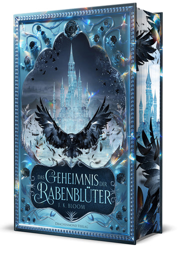 Das Cover zeigt einen Kristallpalast, davor einen Raben mit ausgebreiteten Flügeln. Der Titel befindet sich darunter. Eingefasst wird alles durch Verzierungen und einen Rahmen. Die Farben des Covers sind Schwarz und unterschiedliche Blautöne.